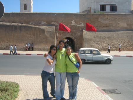 moi mes 2 soeurs khaoula and hafsa